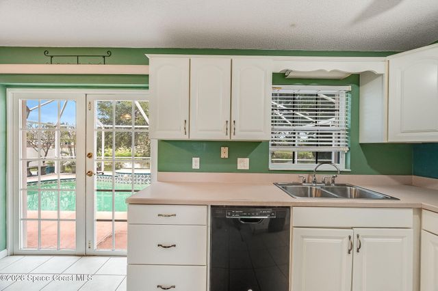 586 Louvre Drive, Melbourne, FL 32935