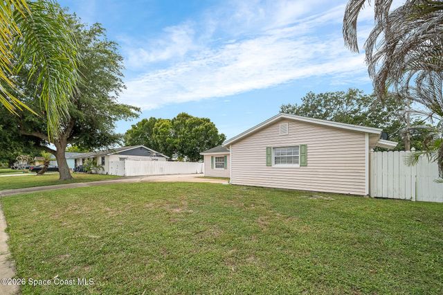 586 Louvre Drive, Melbourne, FL 32935