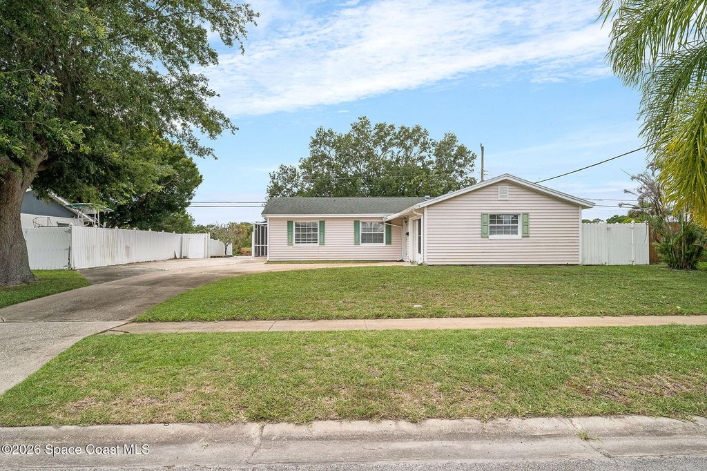 586 Louvre Drive, Melbourne, FL 32935