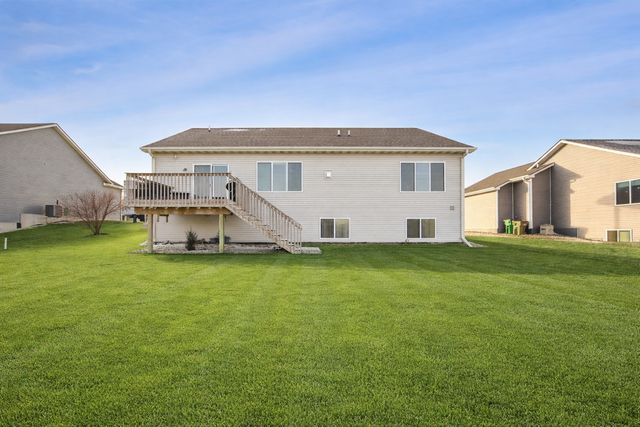 831 Lost Lake Drive, Polk City, IA 50226