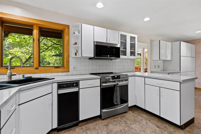 32 Beech Hill Road, Campton, NH 03223