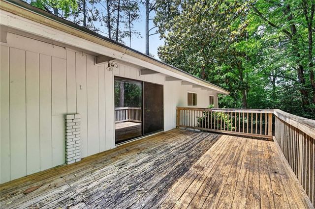 2462 Skyland Trail NE, Brookhaven, GA 30319