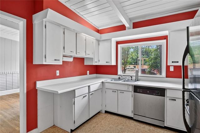 2462 Skyland Trail NE, Brookhaven, GA 30319