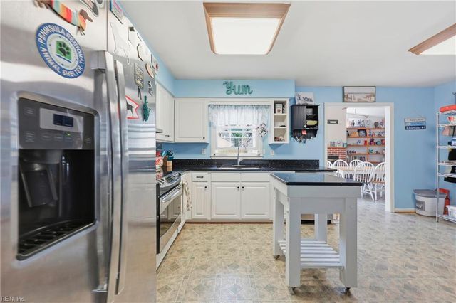 62 Sandra DR, Newport News, VA 23608