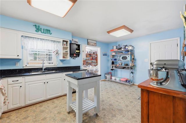 62 Sandra DR, Newport News, VA 23608