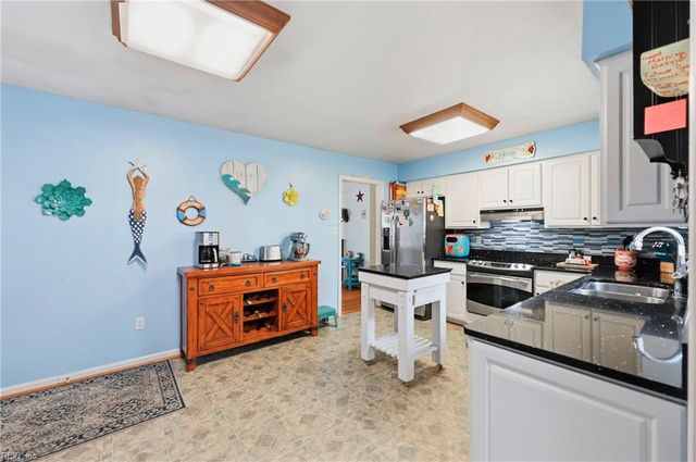 62 Sandra DR, Newport News, VA 23608