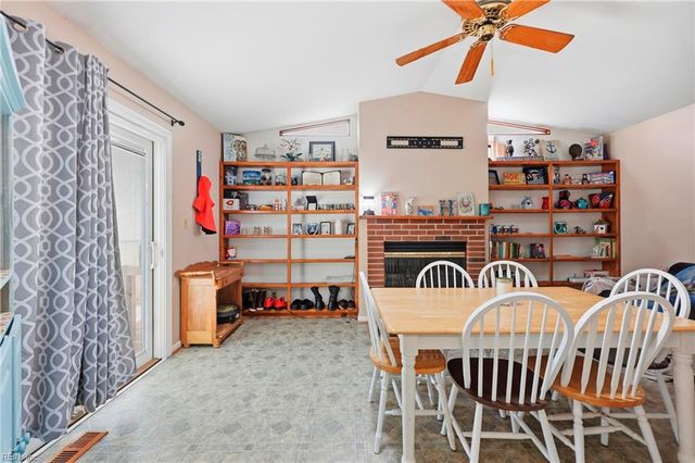 62 Sandra DR, Newport News, VA 23608