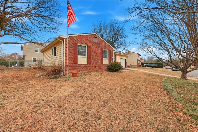 62 Sandra DR, Newport News, VA 23608