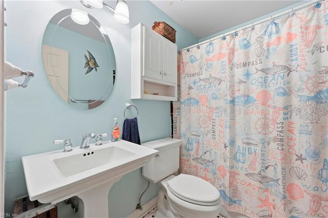 62 Sandra DR, Newport News, VA 23608