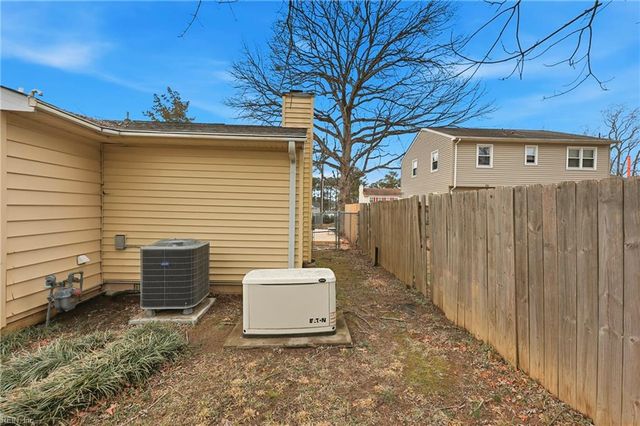 62 Sandra DR, Newport News, VA 23608