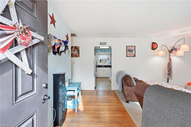 62 Sandra DR, Newport News, VA 23608