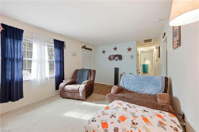 62 Sandra DR, Newport News, VA 23608