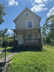 268 Malleable ST, Sharon, PA 16146
