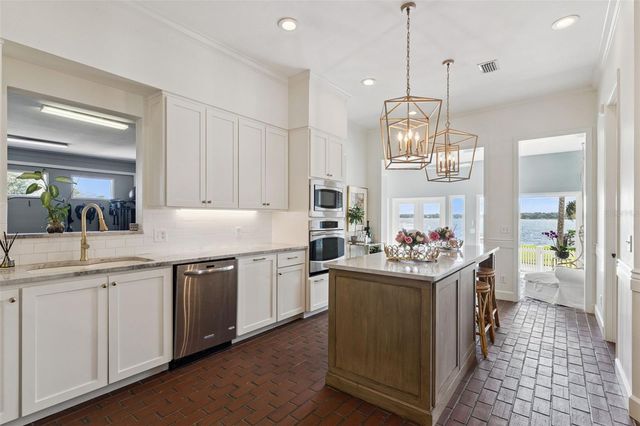 637 LAKE HARBOR CIRCLE, Orlando, FL 32809