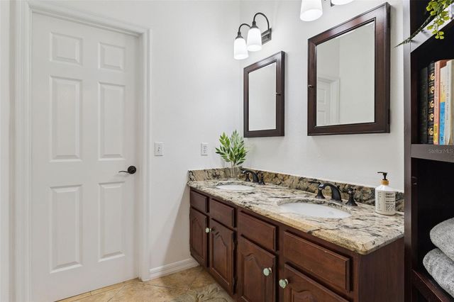 637 LAKE HARBOR CIRCLE, Orlando, FL 32809