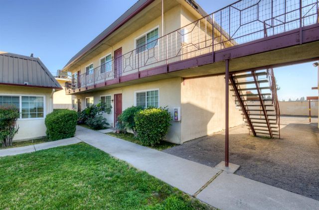 1228 Jefferson Avenue, Clovis, CA 93612