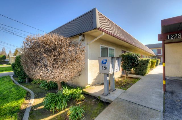 1228 Jefferson Avenue, Clovis, CA 93612