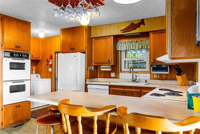 4736 Cooper Point Road NW, Olympia, WA 98502