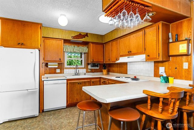 4736 Cooper Point Road NW, Olympia, WA 98502