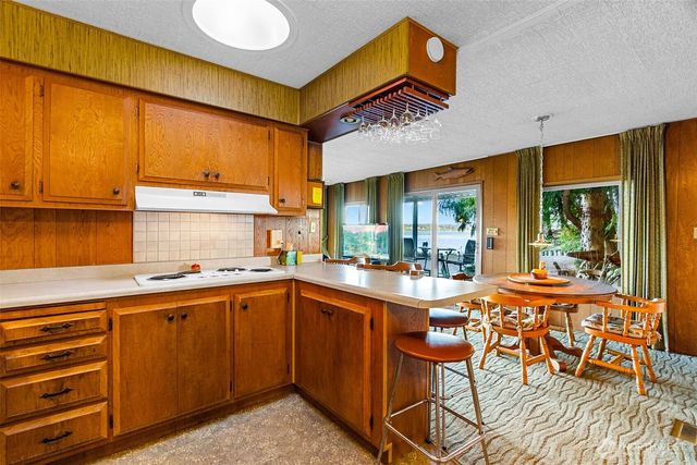 4736 Cooper Point Road NW, Olympia, WA 98502