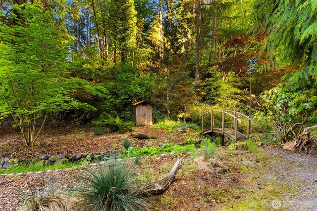 4736 Cooper Point Road NW, Olympia, WA 98502