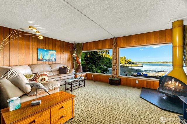 4736 Cooper Point Road NW, Olympia, WA 98502