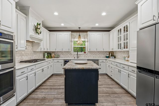 101 Gleneagles Dr, Mt Pleasant, TX 75455