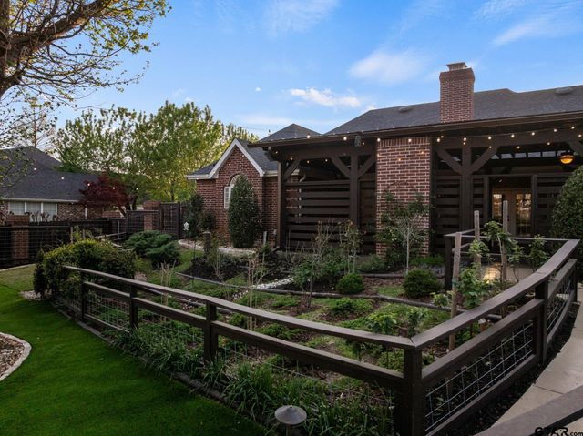 101 Gleneagles Dr, Mt Pleasant, TX 75455