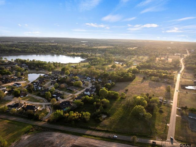 101 Gleneagles Dr, Mt Pleasant, TX 75455