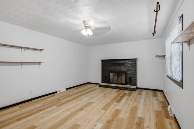 1201 W Edgewood Street, Springfield, MO 65807
