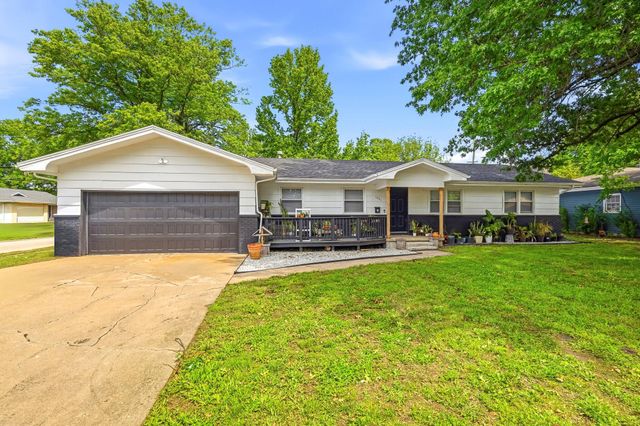 1201 W Edgewood Street, Springfield, MO 65807