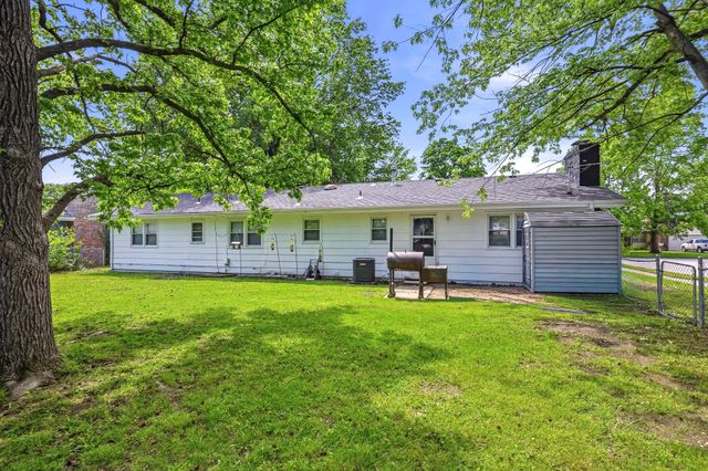 1201 W Edgewood Street, Springfield, MO 65807