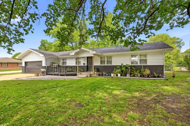 1201 W Edgewood Street, Springfield, MO 65807