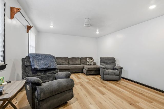1201 W Edgewood Street, Springfield, MO 65807