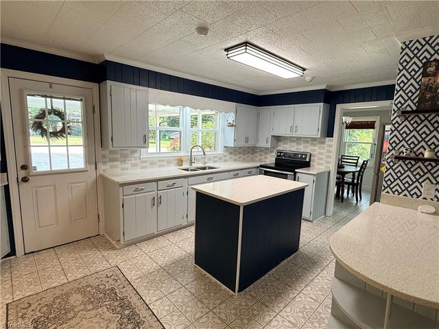 555 Shady Lane, Wilkesboro, NC 28697