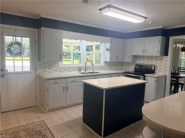 555 Shady Lane, Wilkesboro, NC 28697