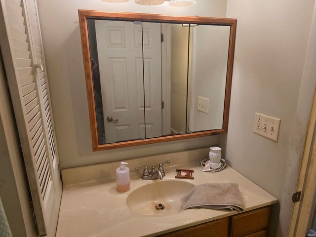 8255 S 900 West Road, San Pierre, IN 46374