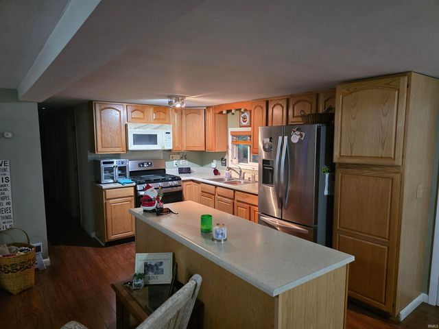 8255 S 900 West Road, San Pierre, IN 46374