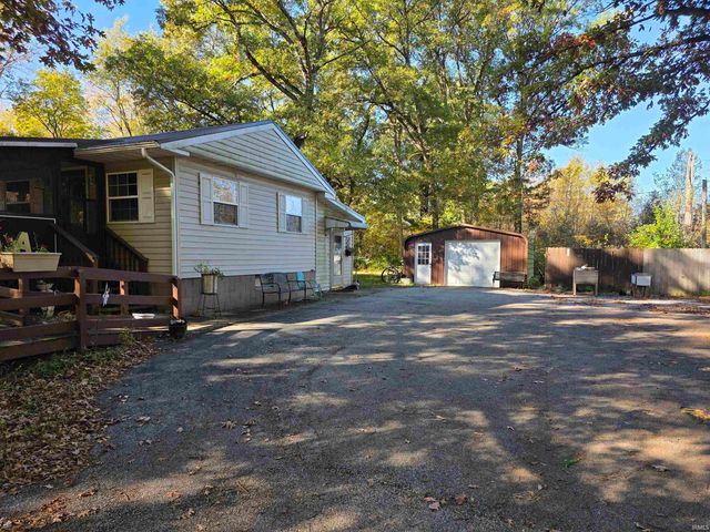 8255 S 900 West Road, San Pierre, IN 46374