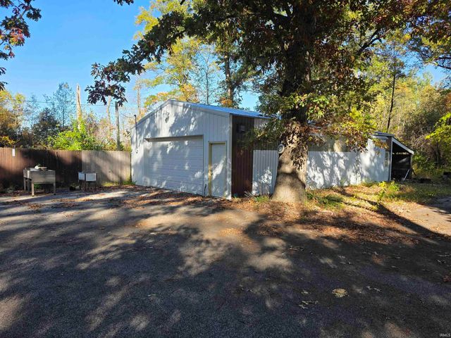 8255 S 900 West Road, San Pierre, IN 46374