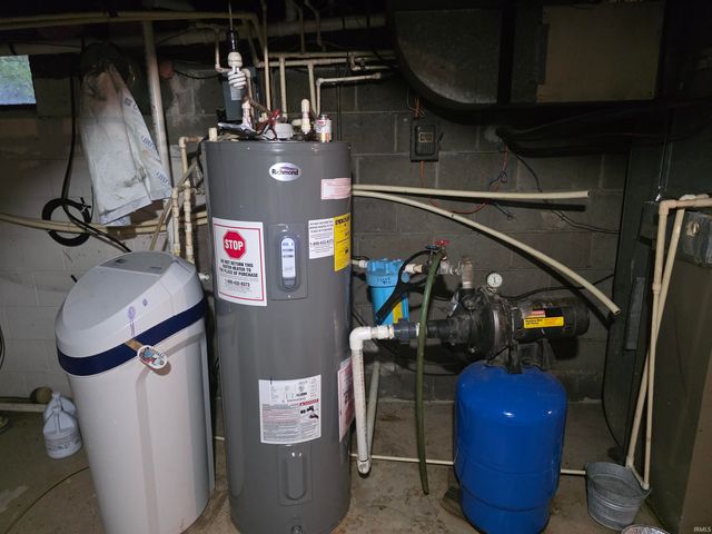 8255 S 900 West Road, San Pierre, IN 46374