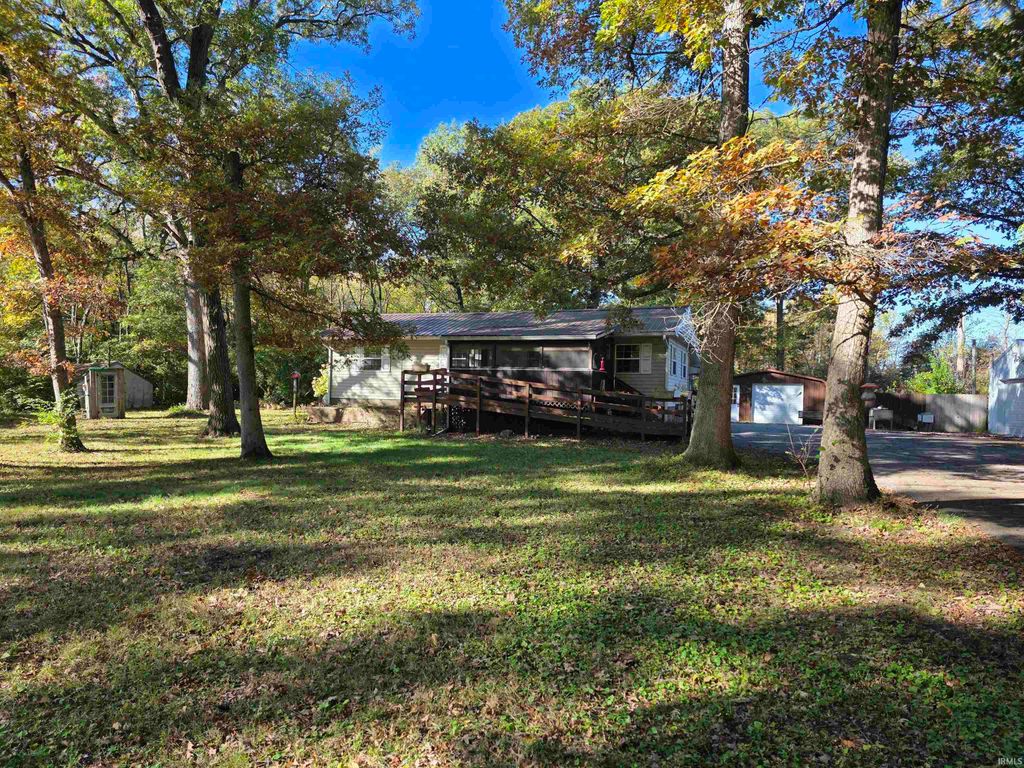 8255 S 900 West Road, San Pierre, IN 46374