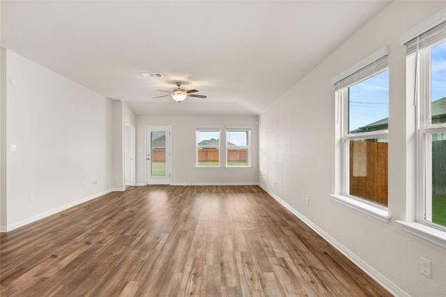 105 Saviano RD, Hutto, TX 78634