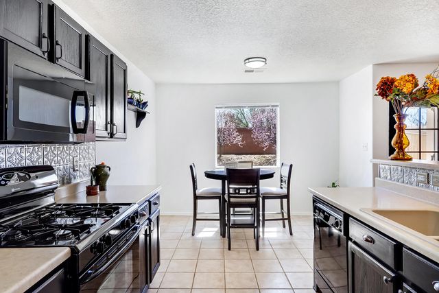 58 Avenida Jardin, Los Lunas, NM 87031