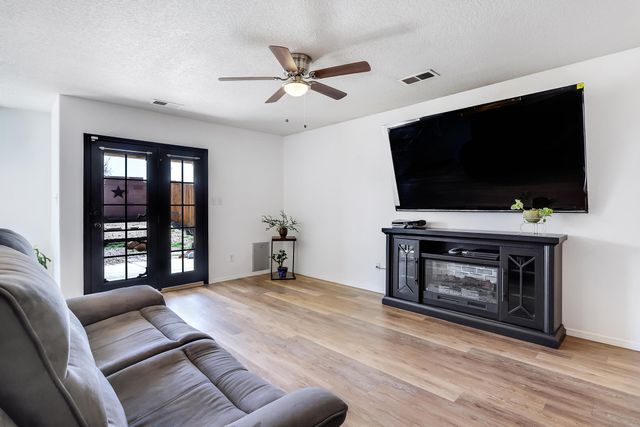 58 Avenida Jardin, Los Lunas, NM 87031