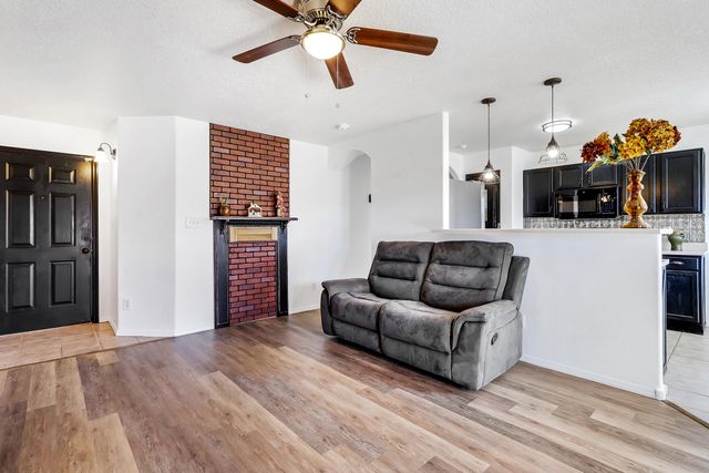 58 Avenida Jardin, Los Lunas, NM 87031