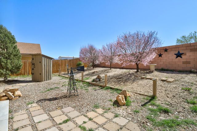 58 Avenida Jardin, Los Lunas, NM 87031