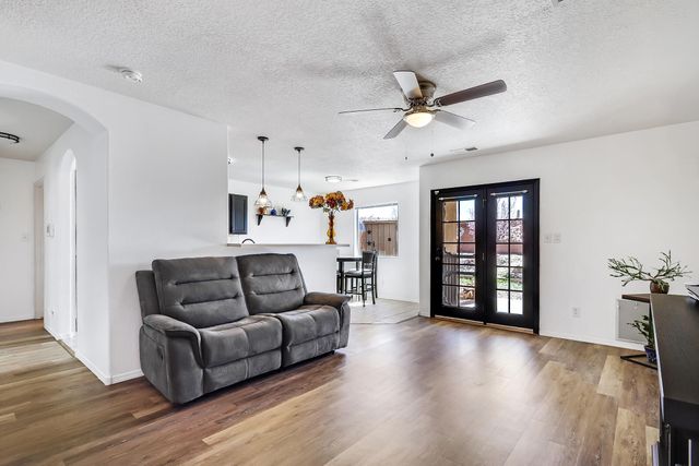 58 Avenida Jardin, Los Lunas, NM 87031