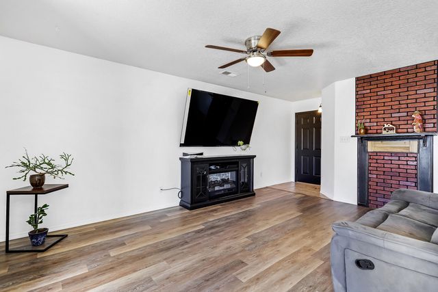 58 Avenida Jardin, Los Lunas, NM 87031