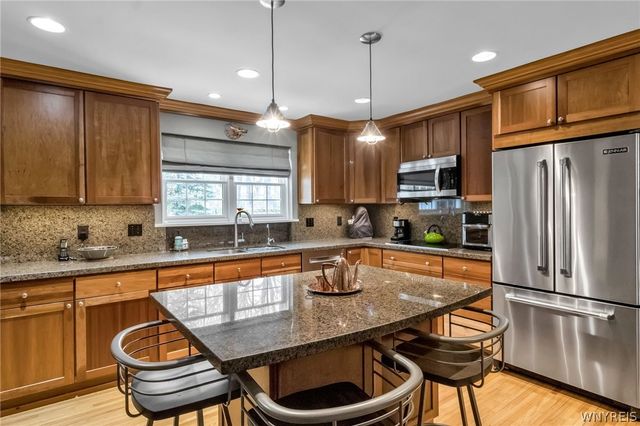 44 Parkwood Drive, Amherst, NY 14226